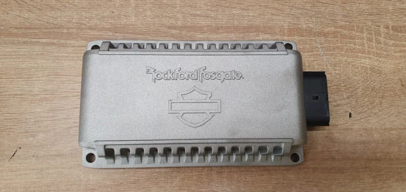 HARLEY-DAVIDSON TOURING ROCKFORD FOSGATE 200W AMPLIFIER 76001131
