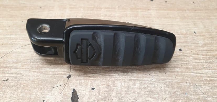 Harley Davidson FXFB Fat Bob Front Right Footrest / Peg